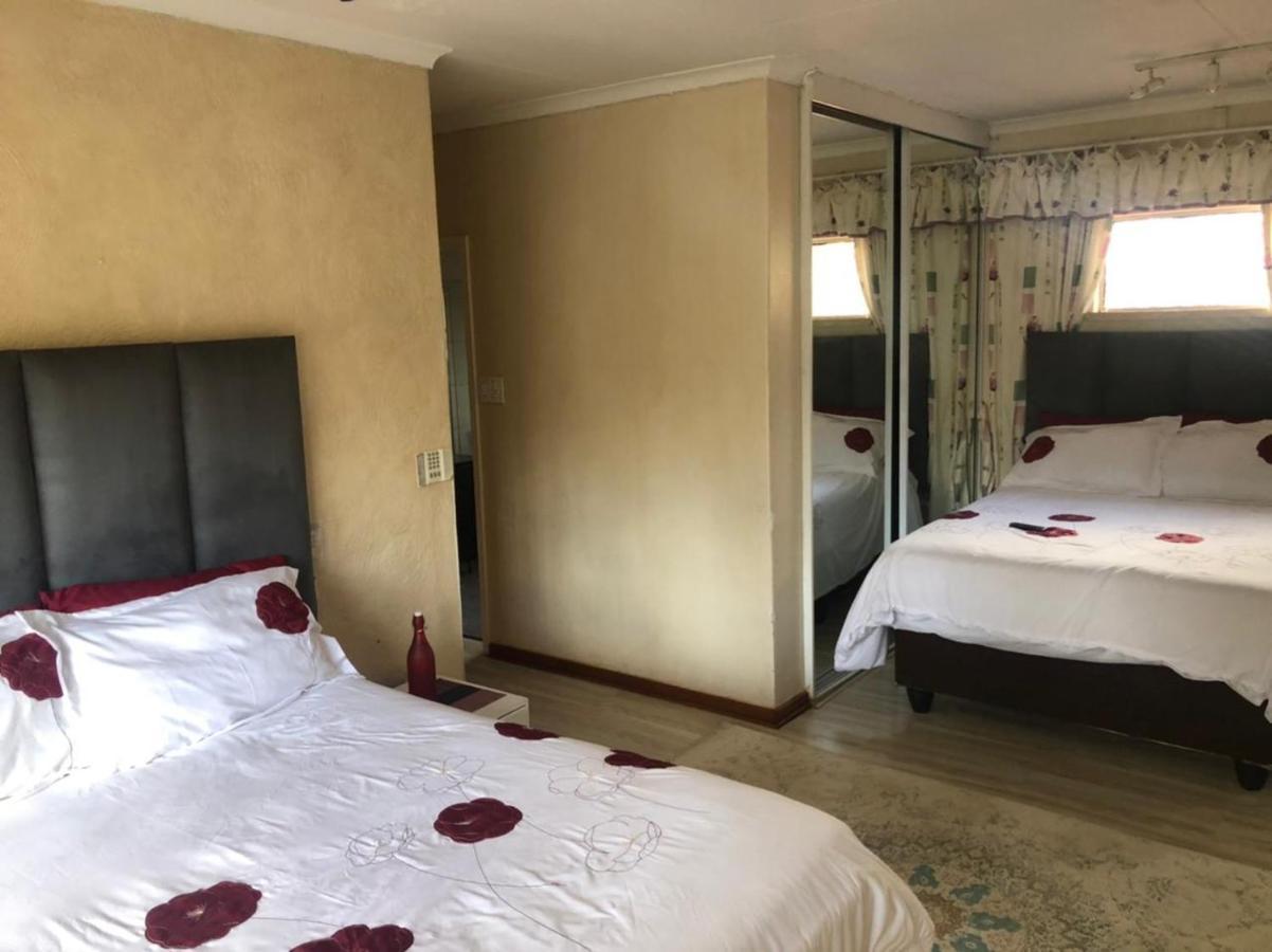 Phomolong Guest House, Westgate, Roodeporte Roodepoort Buitenkant foto