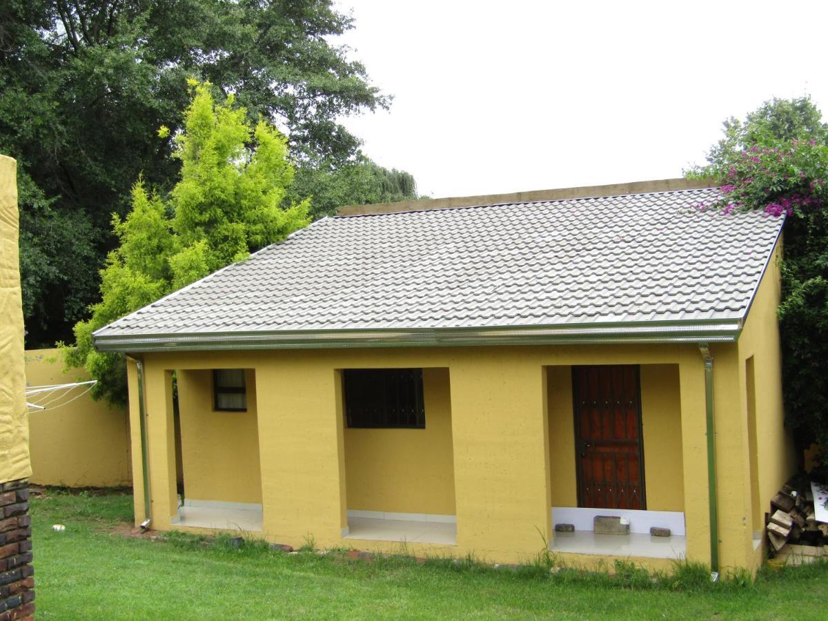 Phomolong Guest House, Westgate, Roodeporte Roodepoort Buitenkant foto